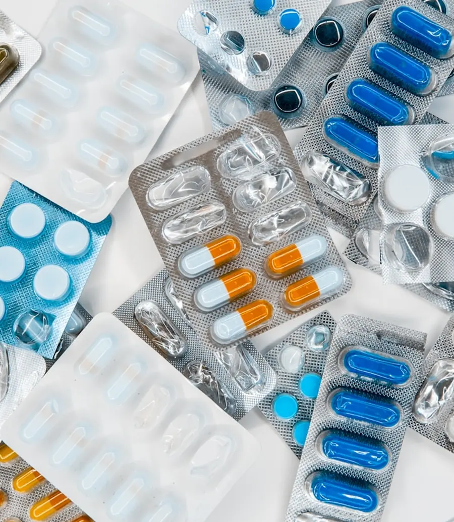 Pharmaceutical blister packs of tablets and capsules